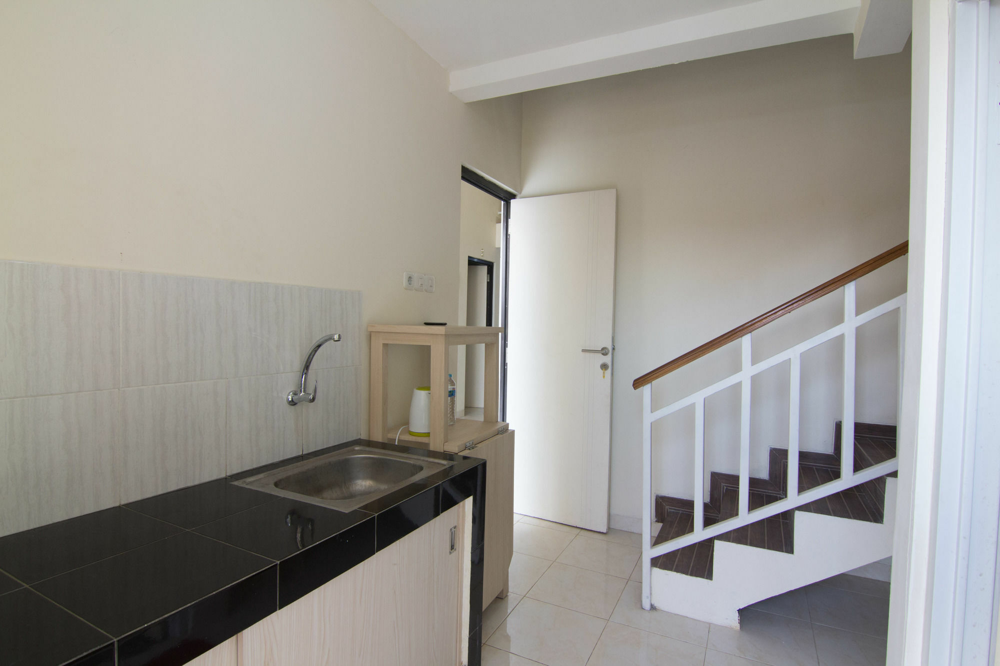 Reddoorz @ Mayjen Sungkono Surabaya Exterior photo
