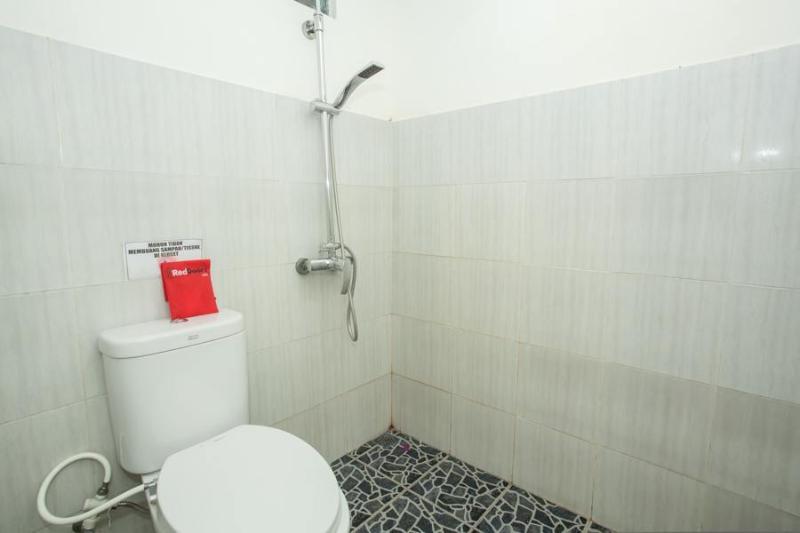 Reddoorz @ Mayjen Sungkono Surabaya Exterior photo